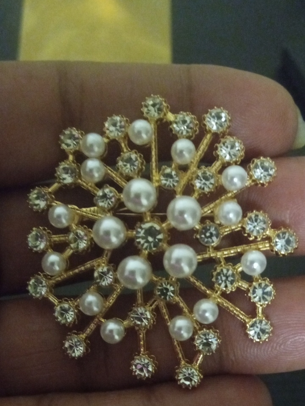 Beautiful Brooch - Picture 4 of 4